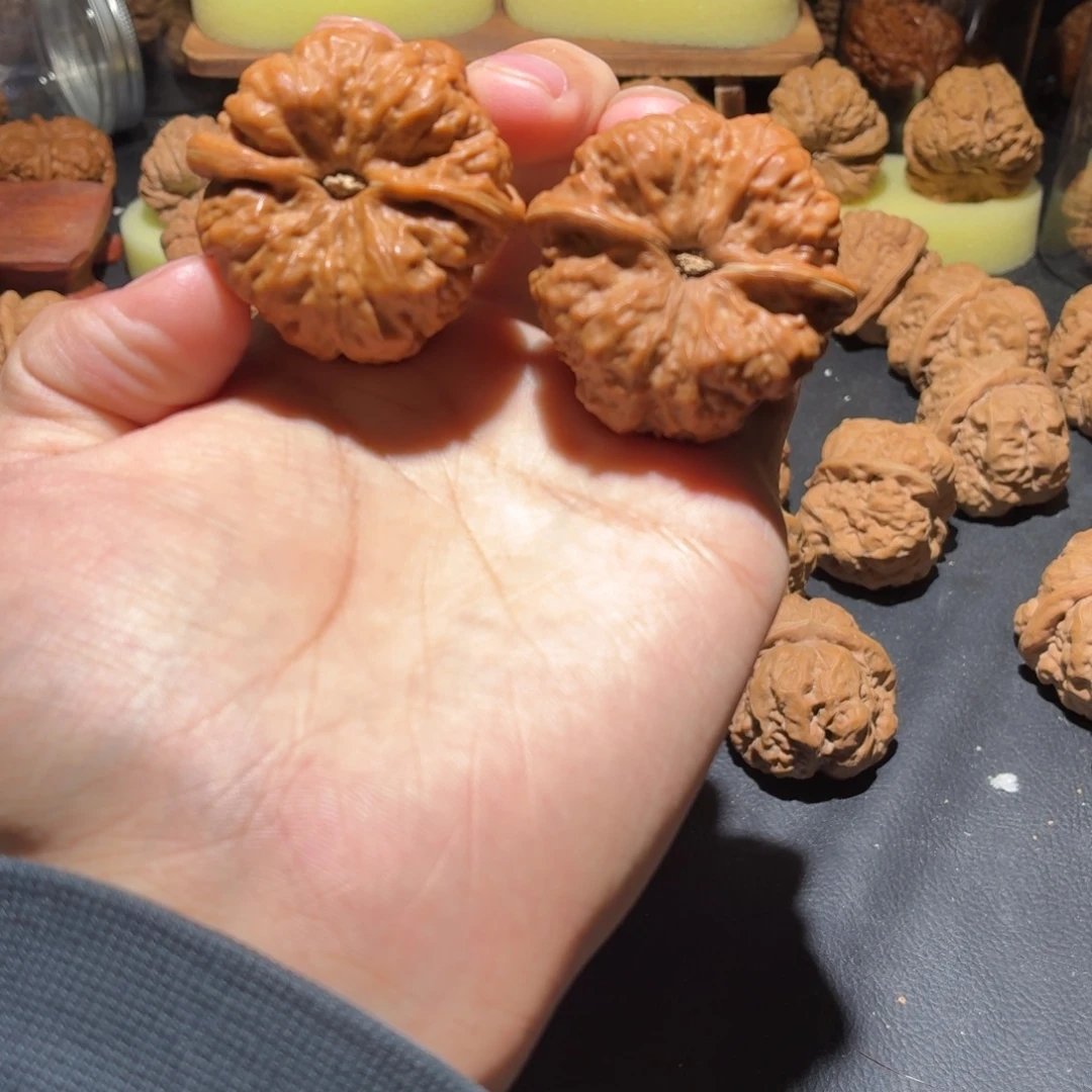 文玩核桃吊坠山地娃