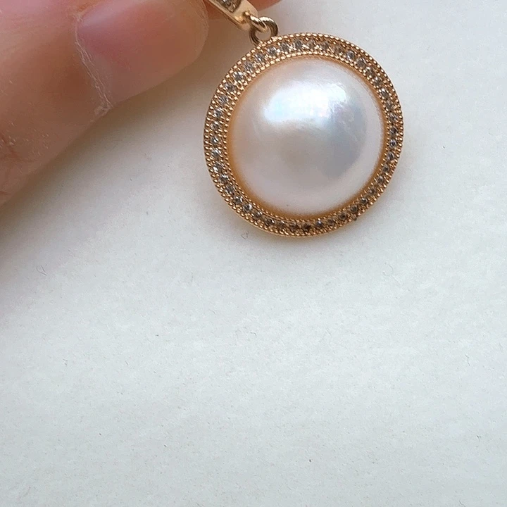 未镶嵌拼合珍珠（马贝珠）颈饰