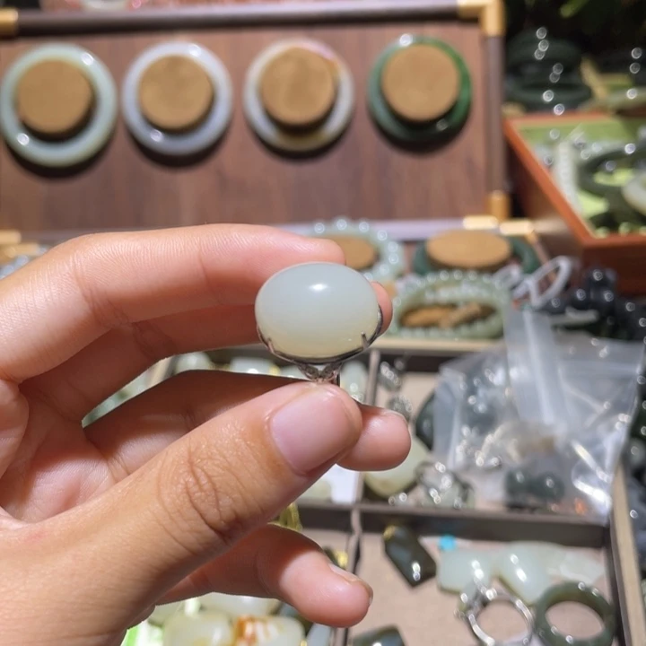 阳***露未镶嵌戒指和田玉