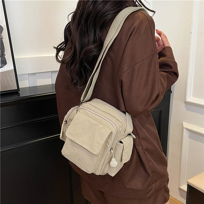 轻便新款女单肩包包爆款小挎包防泼水韩版休闲风斜挎包尼龙布包