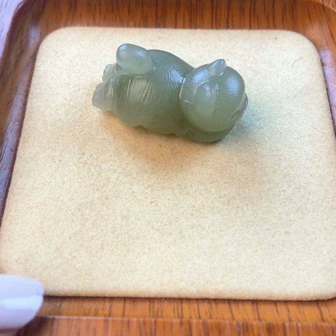 子***余和田玉未镶嵌颈饰