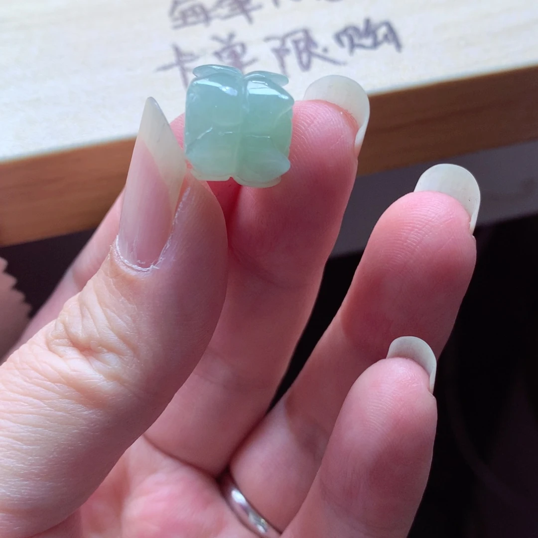 翡翠未镶嵌颈饰吊坠