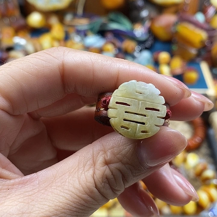 悠***欧未镶嵌戒指翡翠戒指