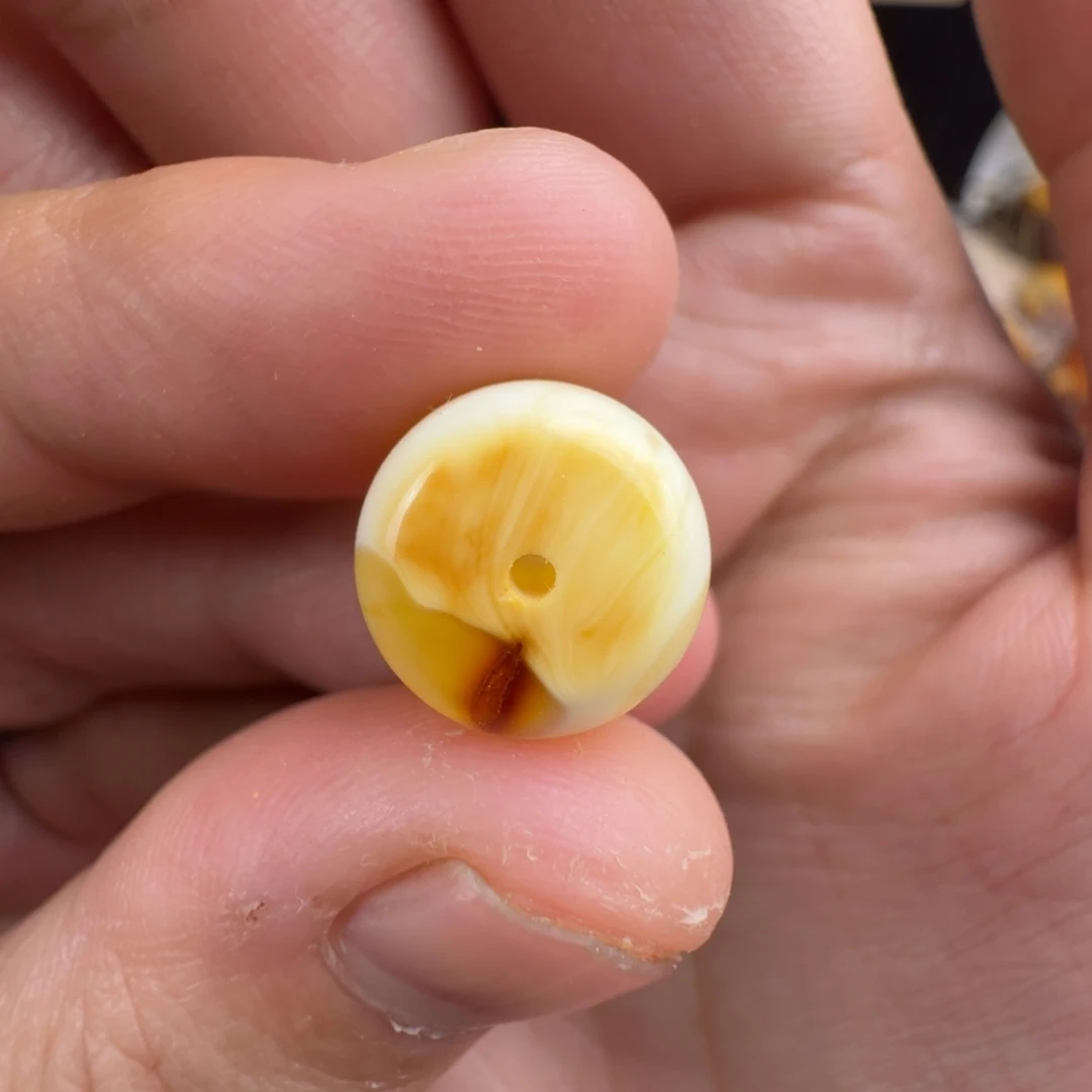 琥珀未镶嵌裸石1.1克