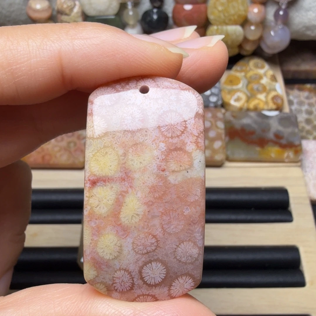 硅化玉未镶嵌紫粉手牌