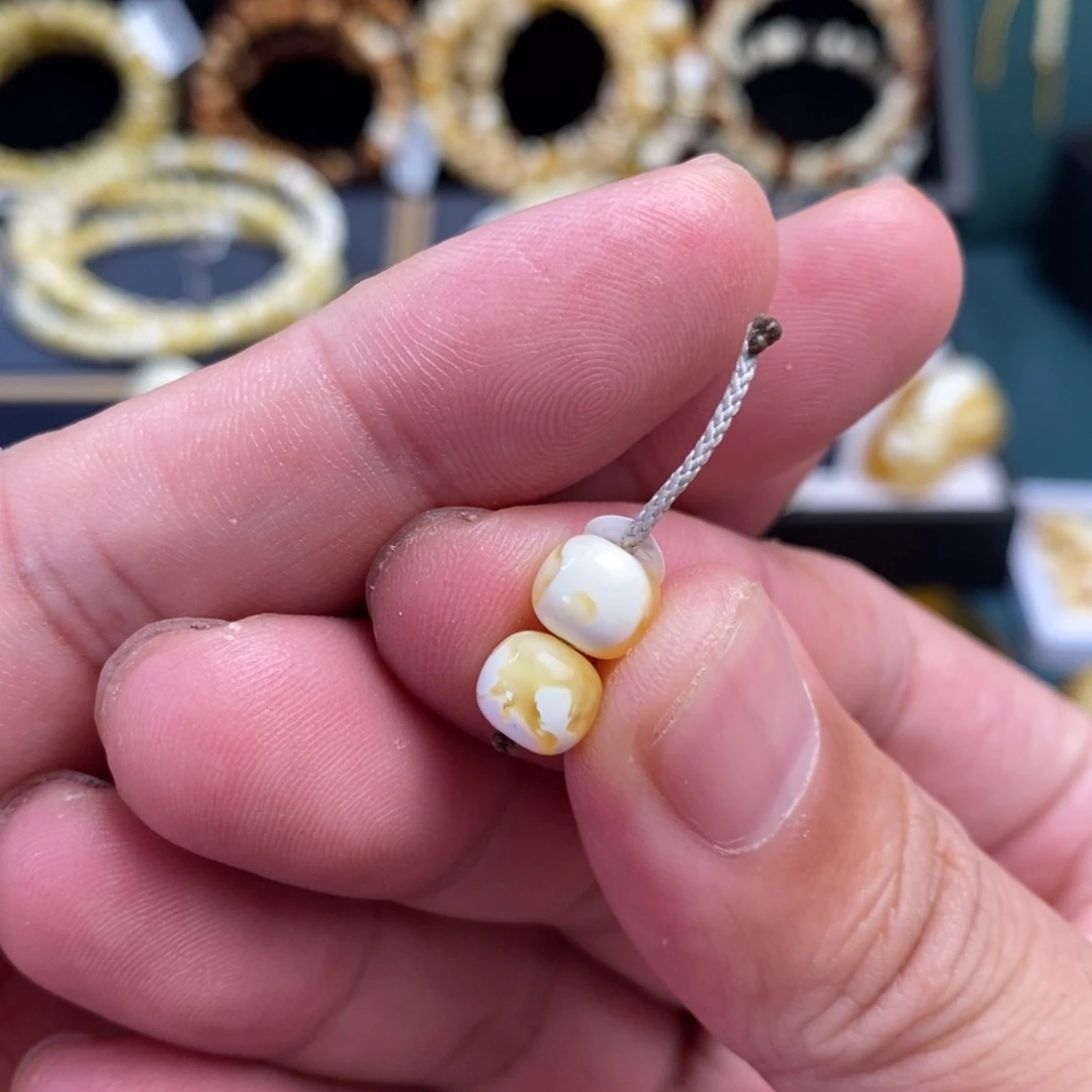 蜜蜡未镶嵌裸石瓷白妖花7.8mm