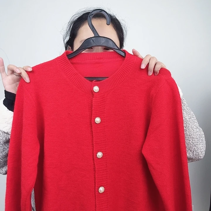 美女衣服爱宠粉的主播