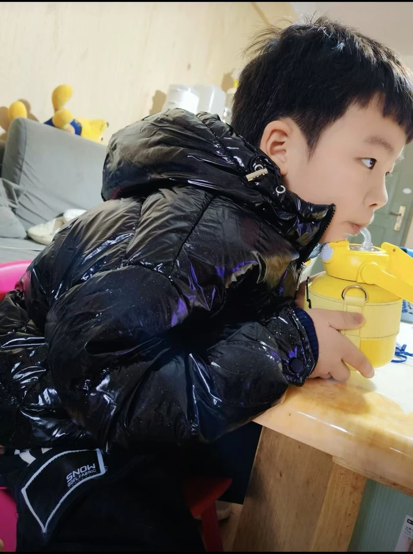 2268pin牌撤柜 90绒女宝棉服