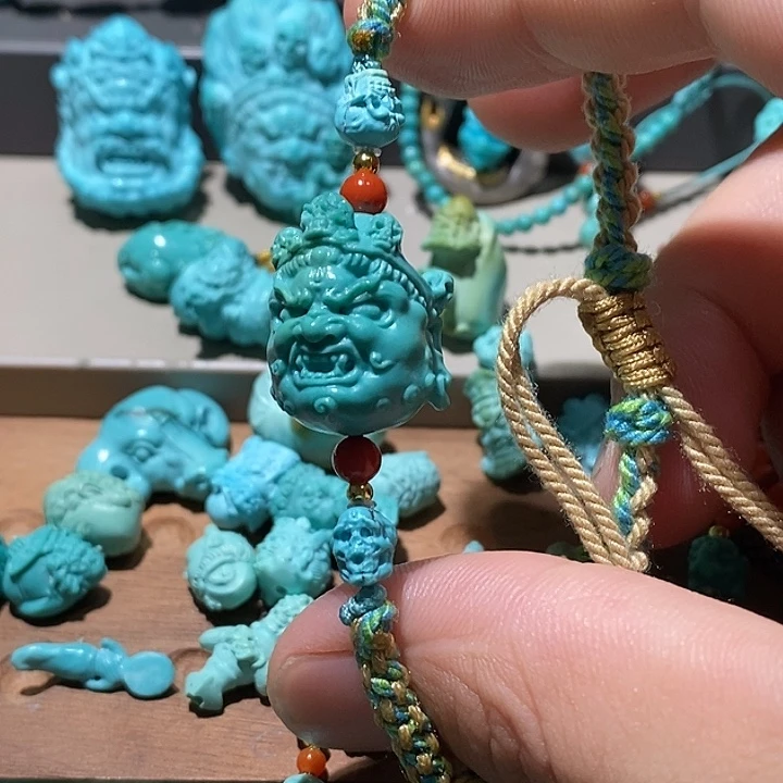 绿松石未镶嵌颈饰