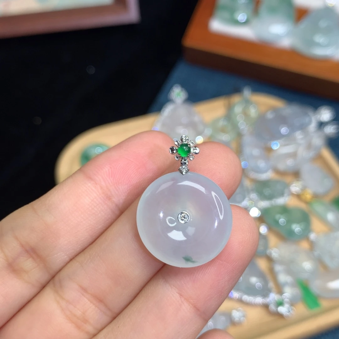 翡翠18K金镶嵌颈饰