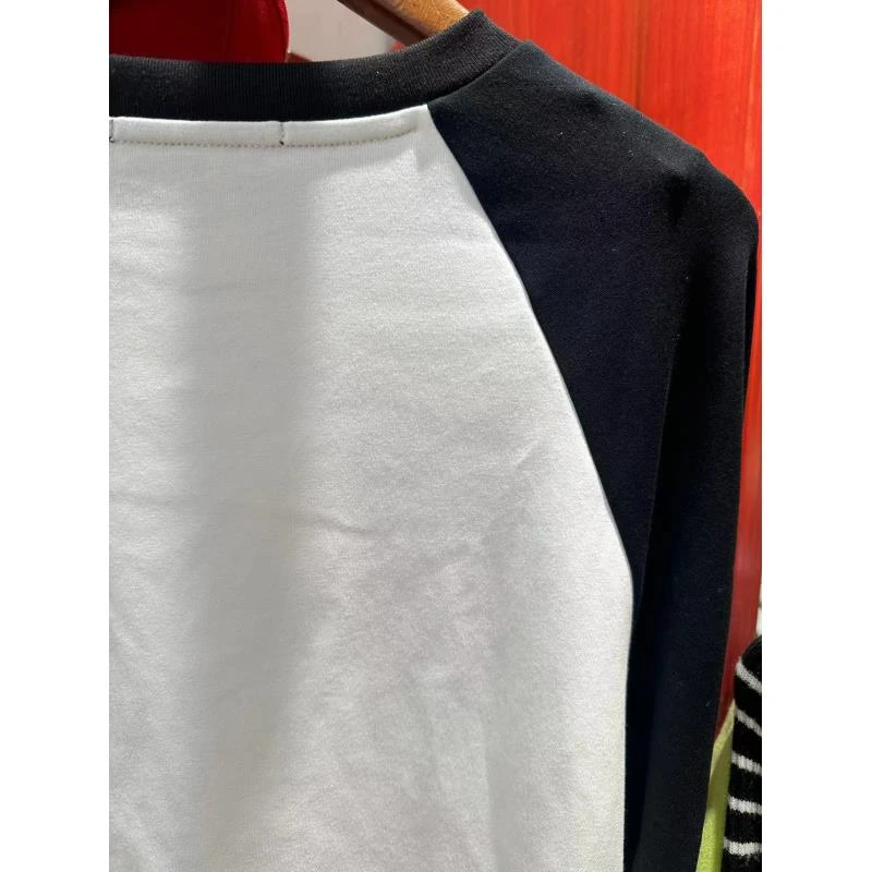 【轻奢】时尚女春夏秋季黑白拼色带字母长袖T上衣 ZK084