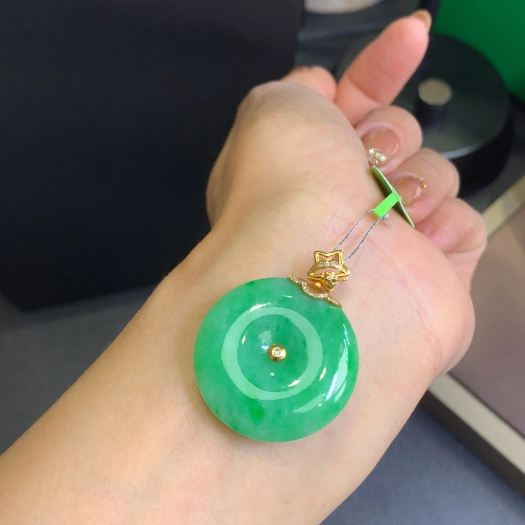 翡翠18K金镶嵌颈饰