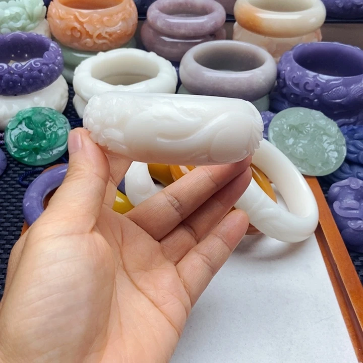 娇***未镶嵌佘太翠石英岩玉