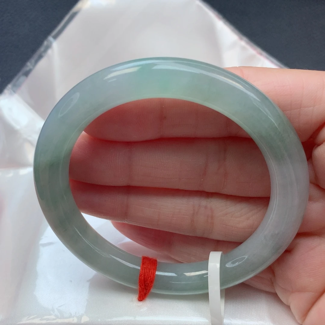 未镶嵌手镯翡翠53圆条湖水绿有细纹