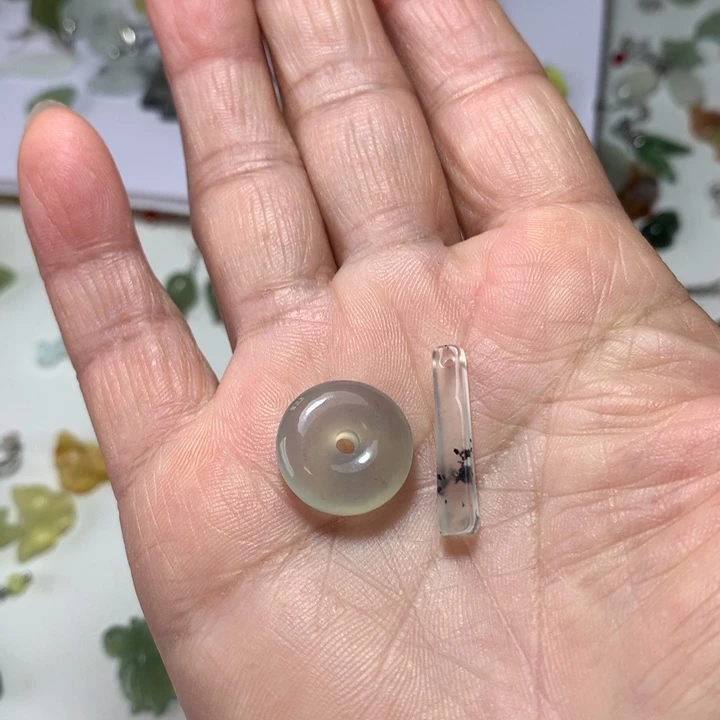 蛇纹石玉耳环未镶嵌
