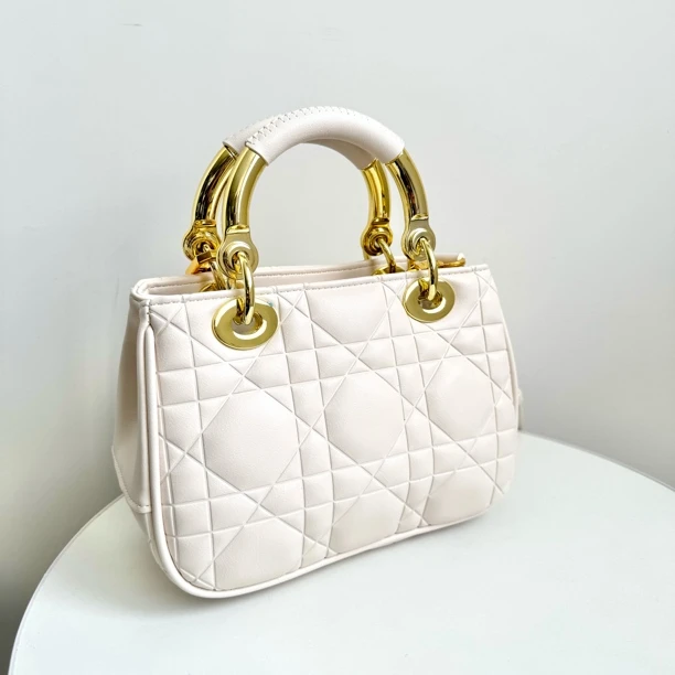 2025新款奶昔白时尚手提斜挎包