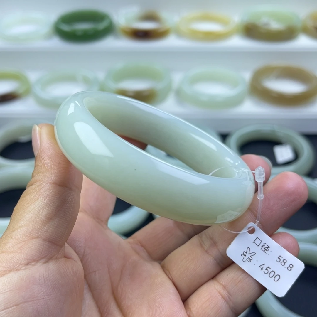 和田玉未镶嵌手镯