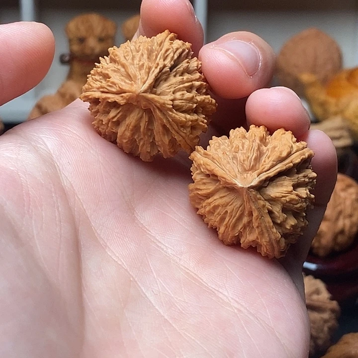 吊坠文玩核桃三棱。