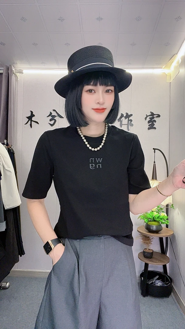 《木兮木》2025早秋新款极简风圆领时尚显瘦百搭半袖上衣