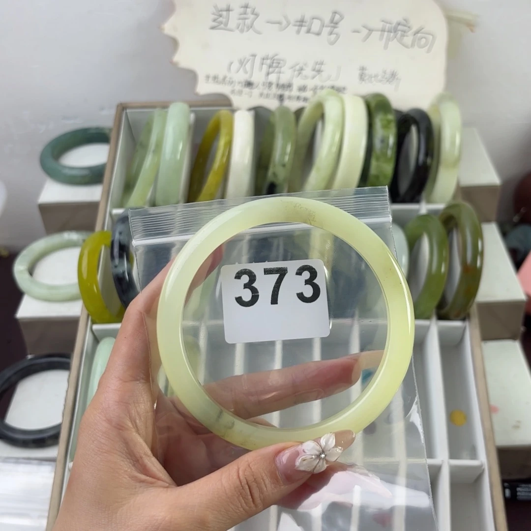 蛇纹石玉未镶嵌手镯莓***?
