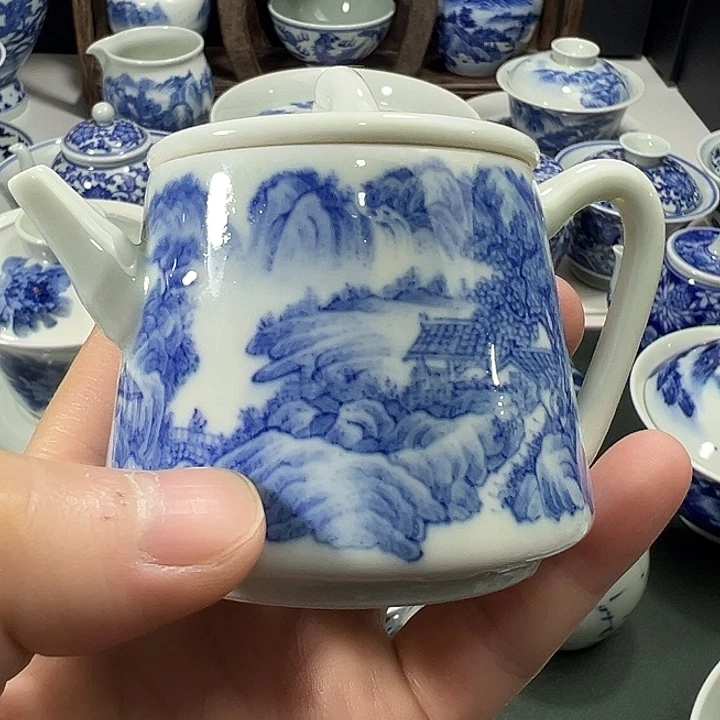 微瑕柴窑工笔山水竹节壶