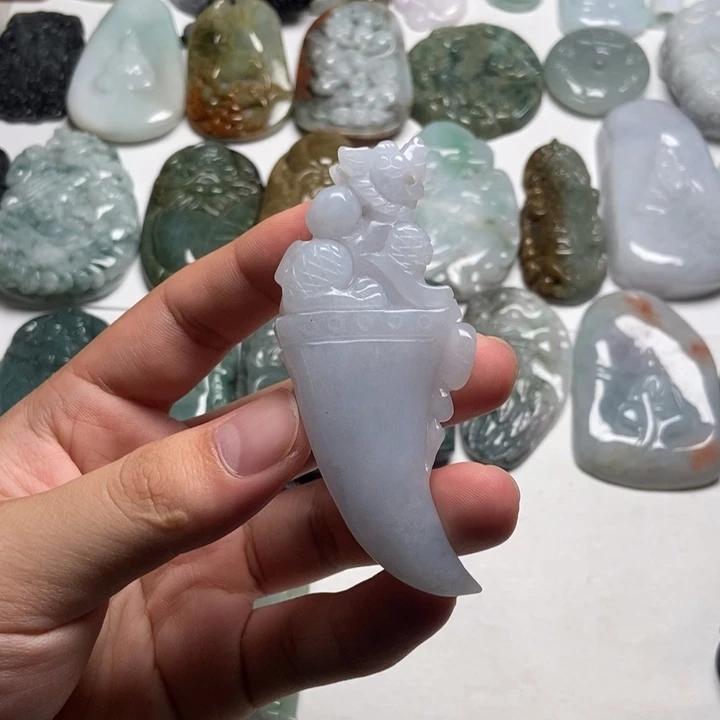 翡翠未镶嵌颈饰龙牙46