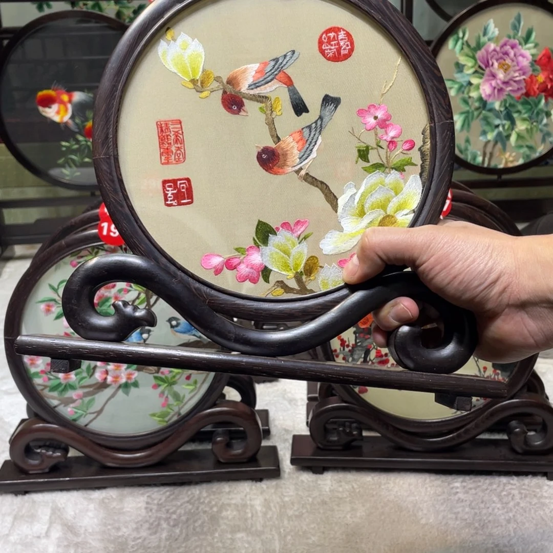 刺绣非遗传承摆件