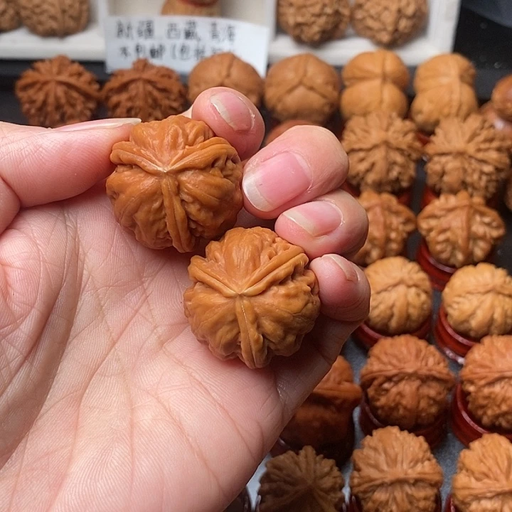 老***觉文玩核桃吊坠三棱