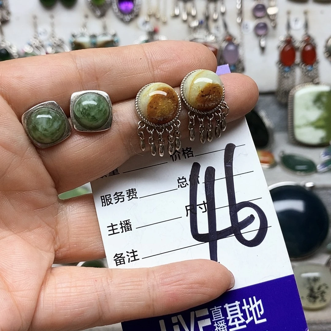 点***光蛇纹石玉银S925镶嵌耳环