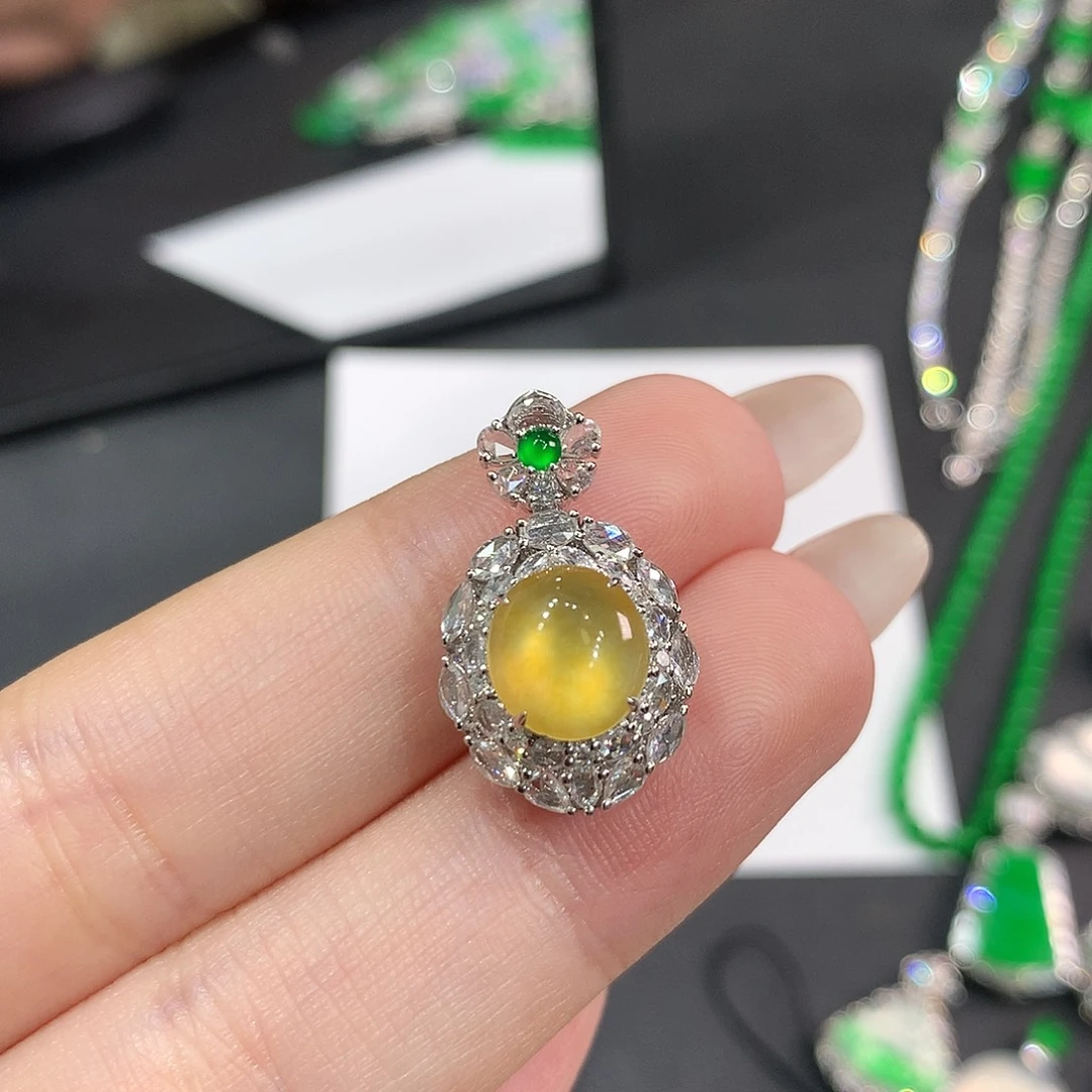 翡翠18K金镶嵌颈饰玻璃种炸光柠檬黄蛋面 48小时鉴赏期