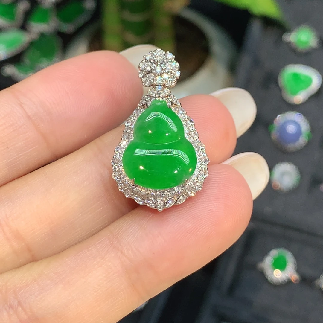 翡翠18K金镶嵌颈饰