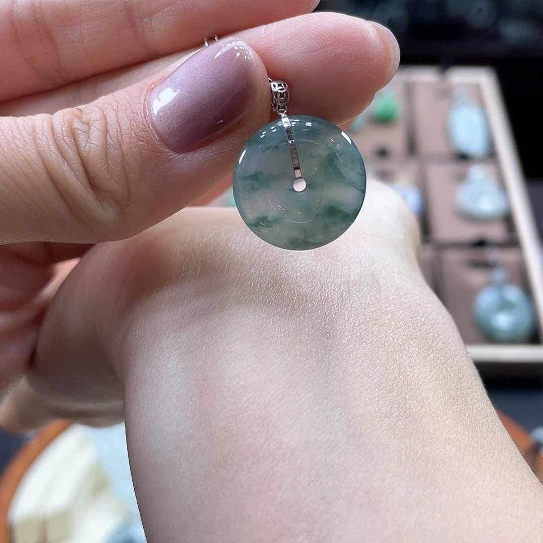 翡翠颈饰18K金镶嵌平安扣