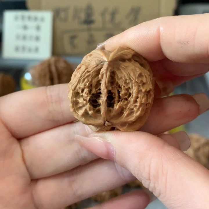 江***2吊坠文玩核桃异形单只，有瑕疵
