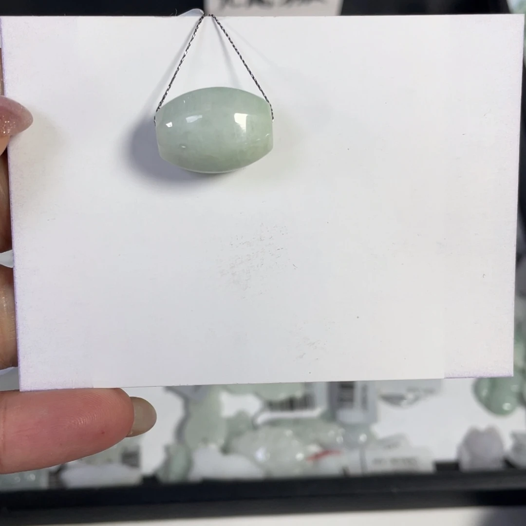 翡翠颈饰未镶嵌路路通