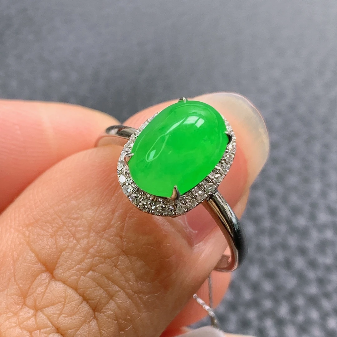 天然缅甸A货翡翠满绿饱满蛋面戒指满色18k金镶嵌10.2*7.1*4.0mm