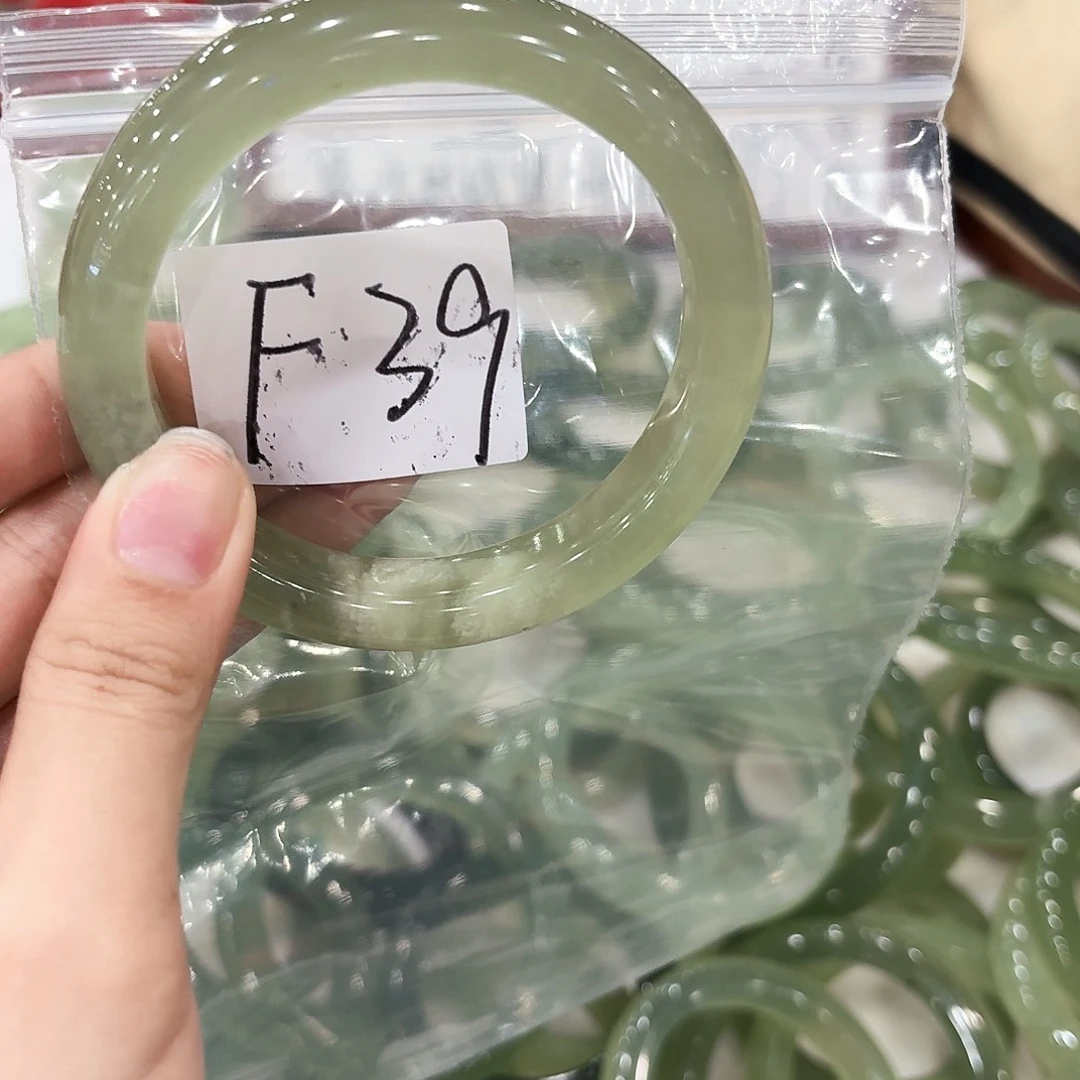 小***咪岫玉未镶嵌手镯334