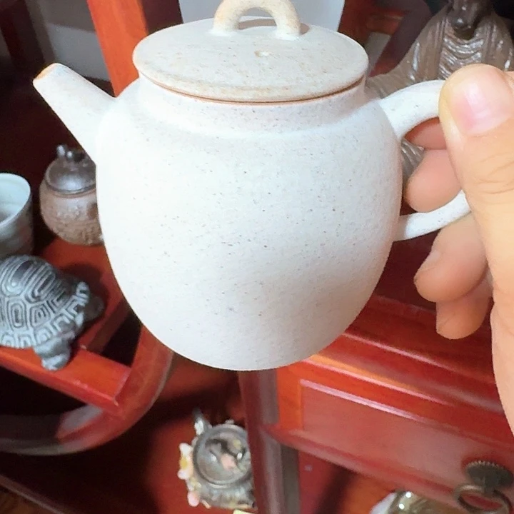 主人杯一个，瓷。品茗瓷