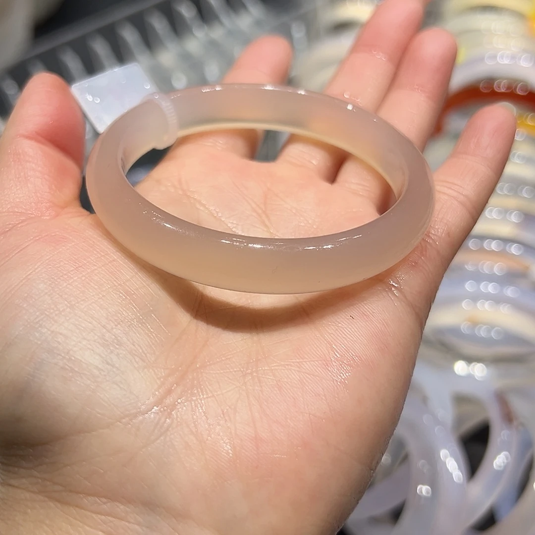 鹑***餮玛瑙/玉髓未镶嵌手镯