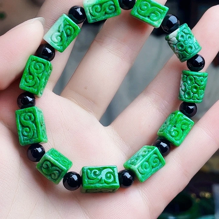 翡翠未镶嵌颈饰多样性