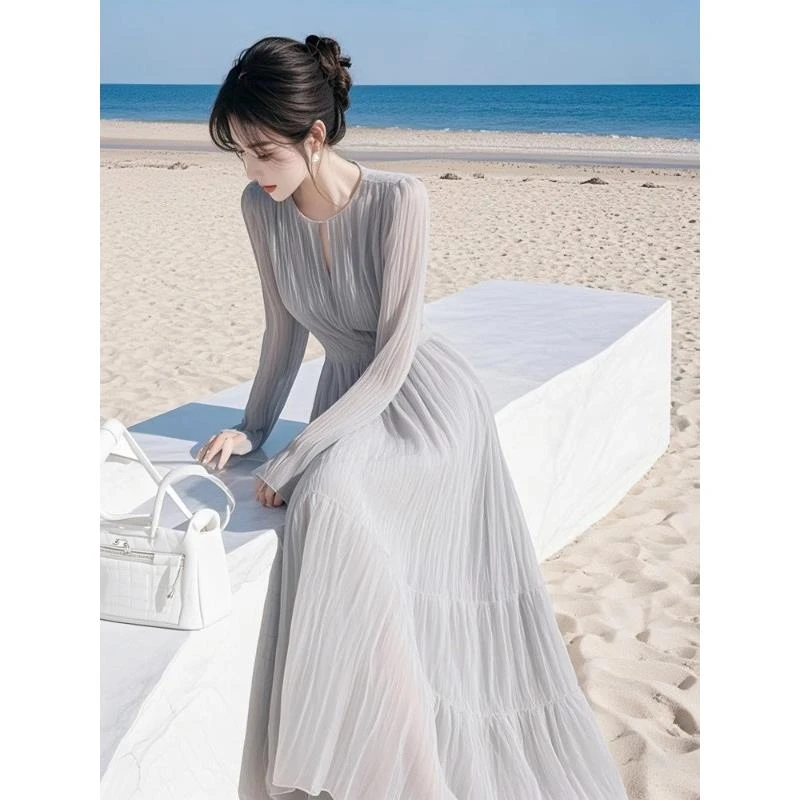 2025春装新款法式高级感气质大方得体海边度假浅灰色雪纺连衣裙子