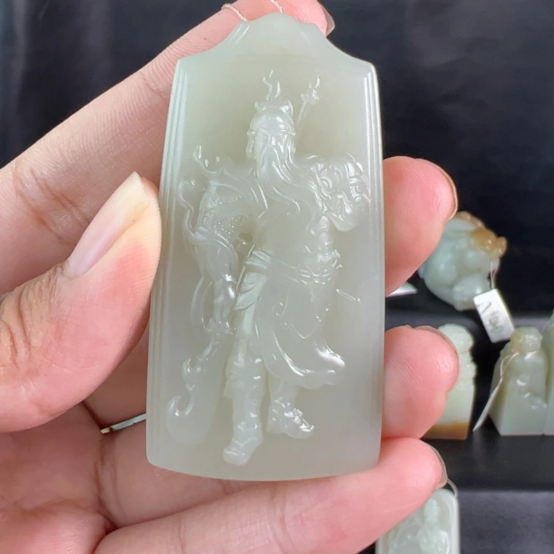 颈饰未镶嵌和田玉（糖玉）