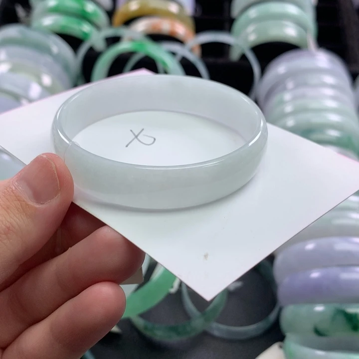 翡翠未镶嵌手镯公主