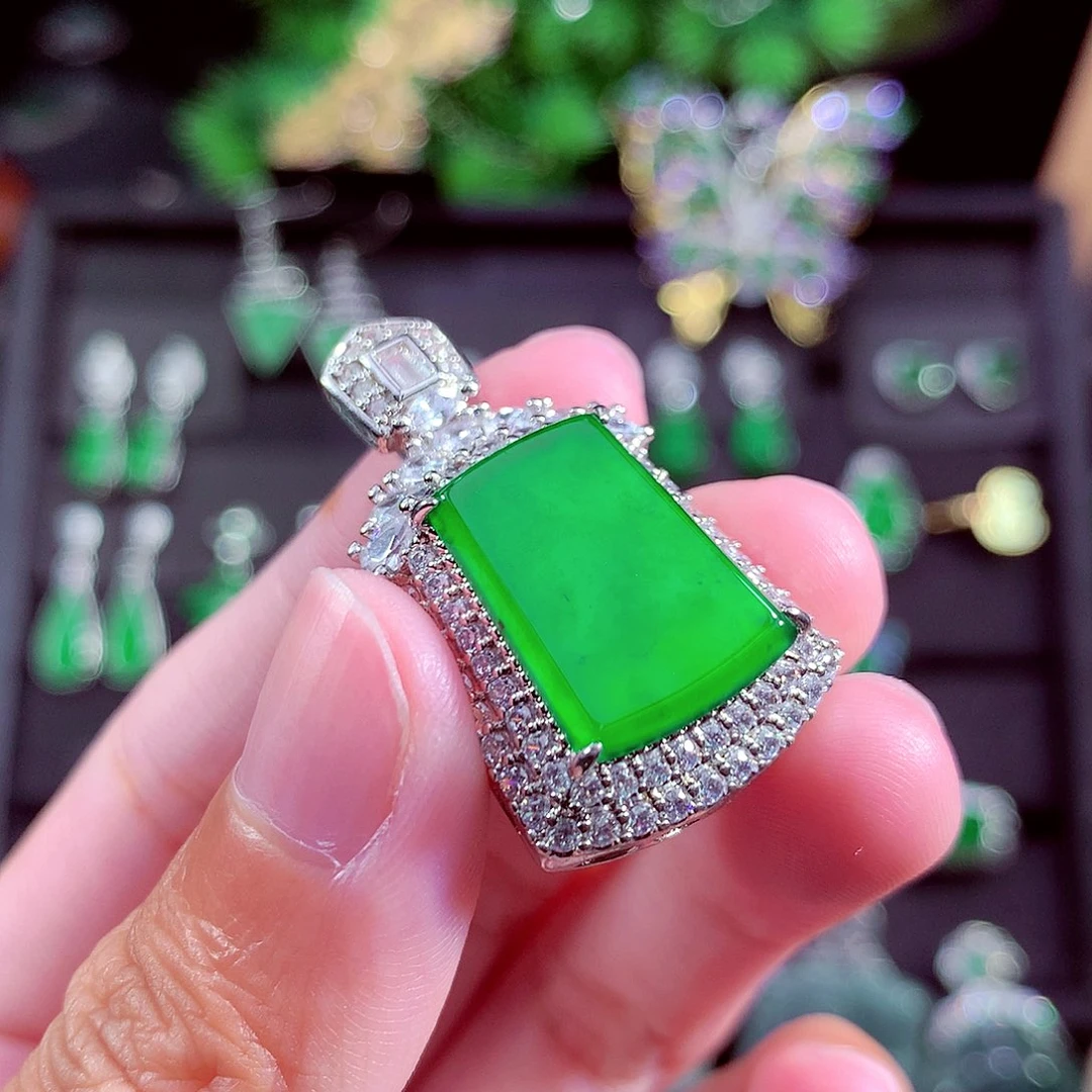 颈饰未镶嵌翡翠天然