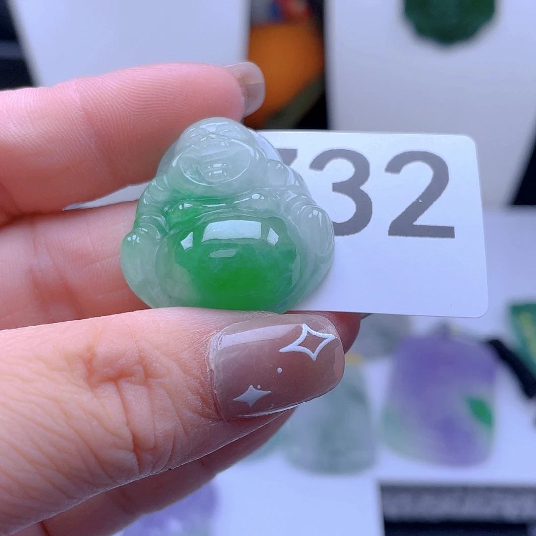 翡翠吊坠(赠链)未镶嵌