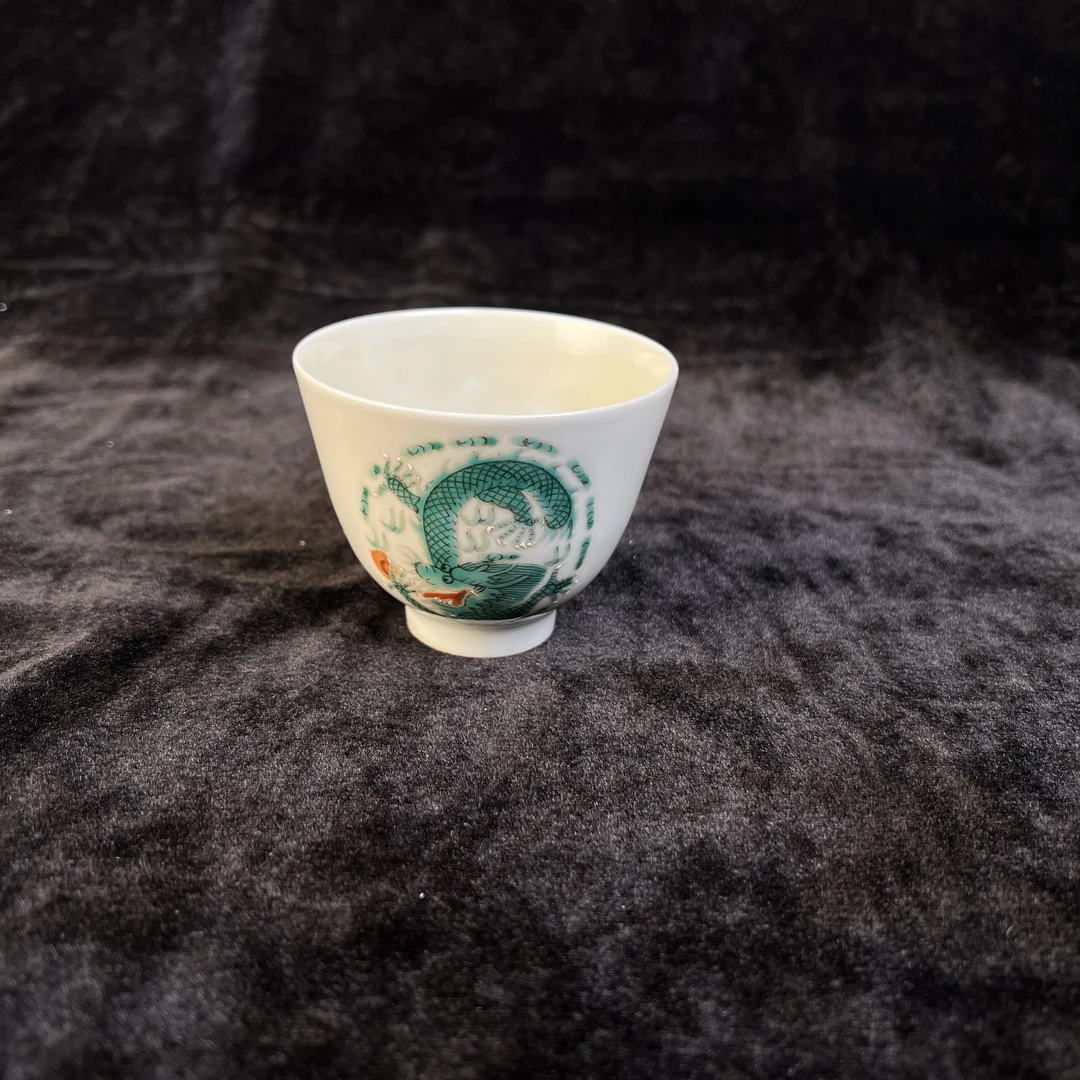 清晚期团龙纹压手杯