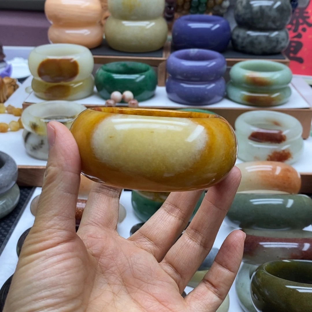 萍***逢未镶嵌手镯石英岩玉