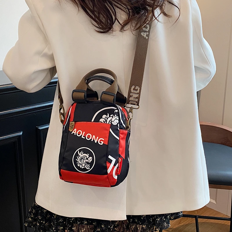 时尚百搭旅行日常手提包轻便大容量单肩斜挎包中年妈妈包8308