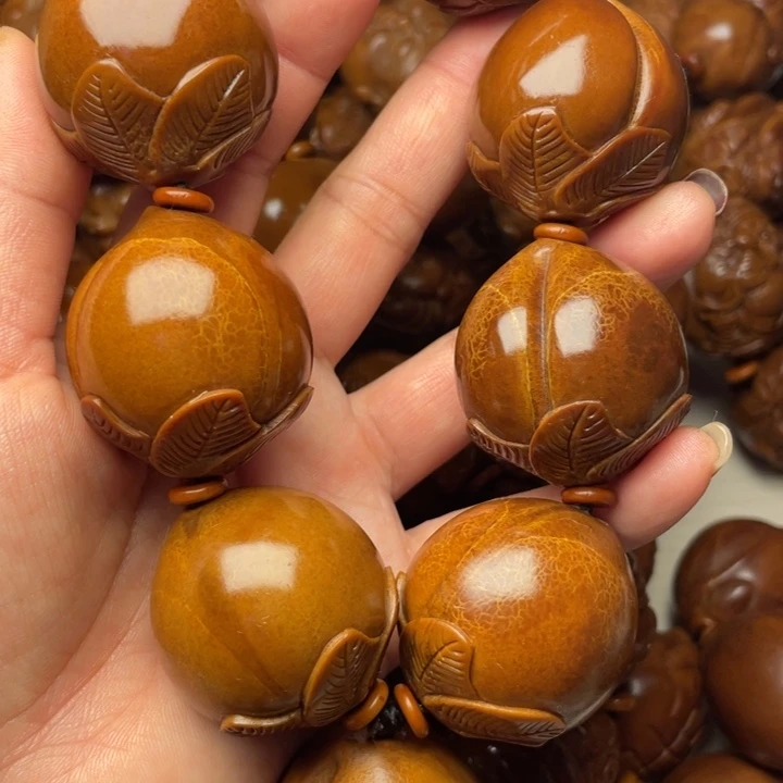 云***鹤吊坠橄榄核橄榄核手持