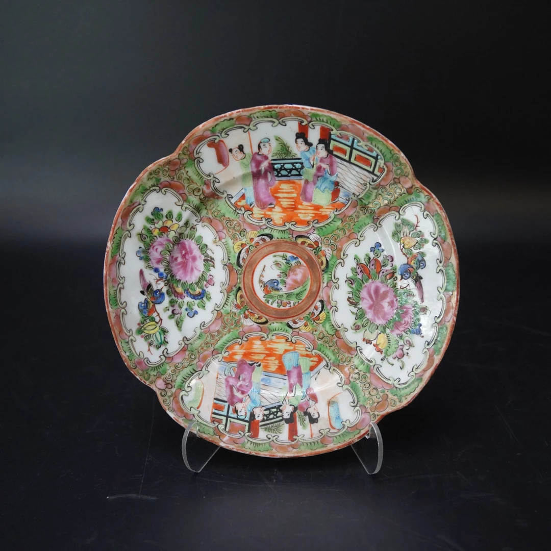 Lot.25072728清光绪广彩开窗人物花鸟纹盘 直径：约18.2cm