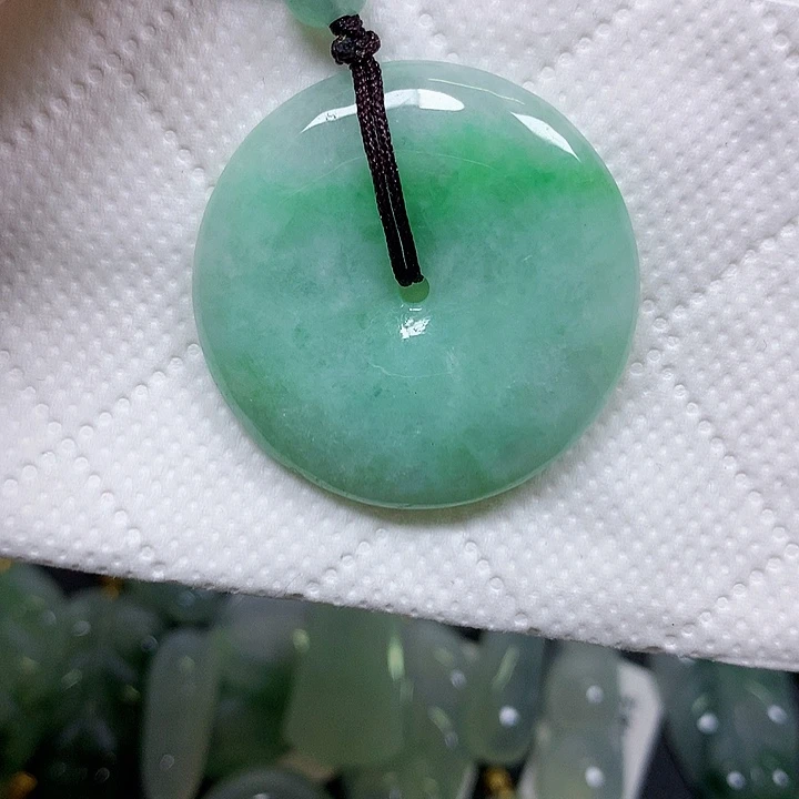 翡翠未镶嵌颈饰挂件